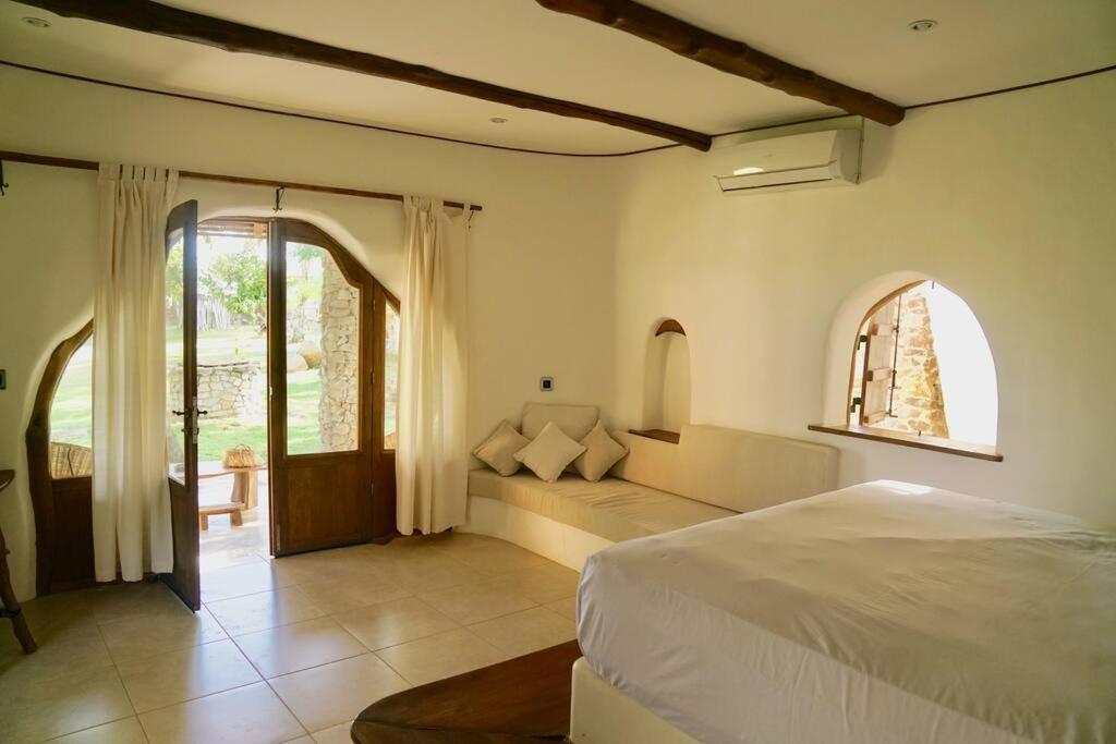 Beach-Front Sumbawa Surf House Lemonga Esterno foto