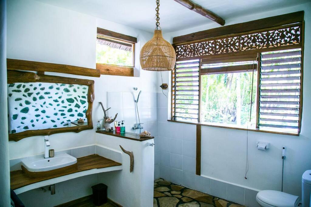 Beach-Front Sumbawa Surf House Lemonga Esterno foto
