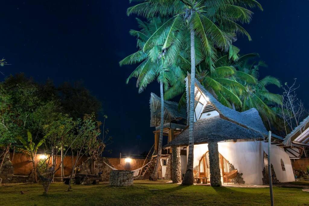Beach-Front Sumbawa Surf House Lemonga Esterno foto