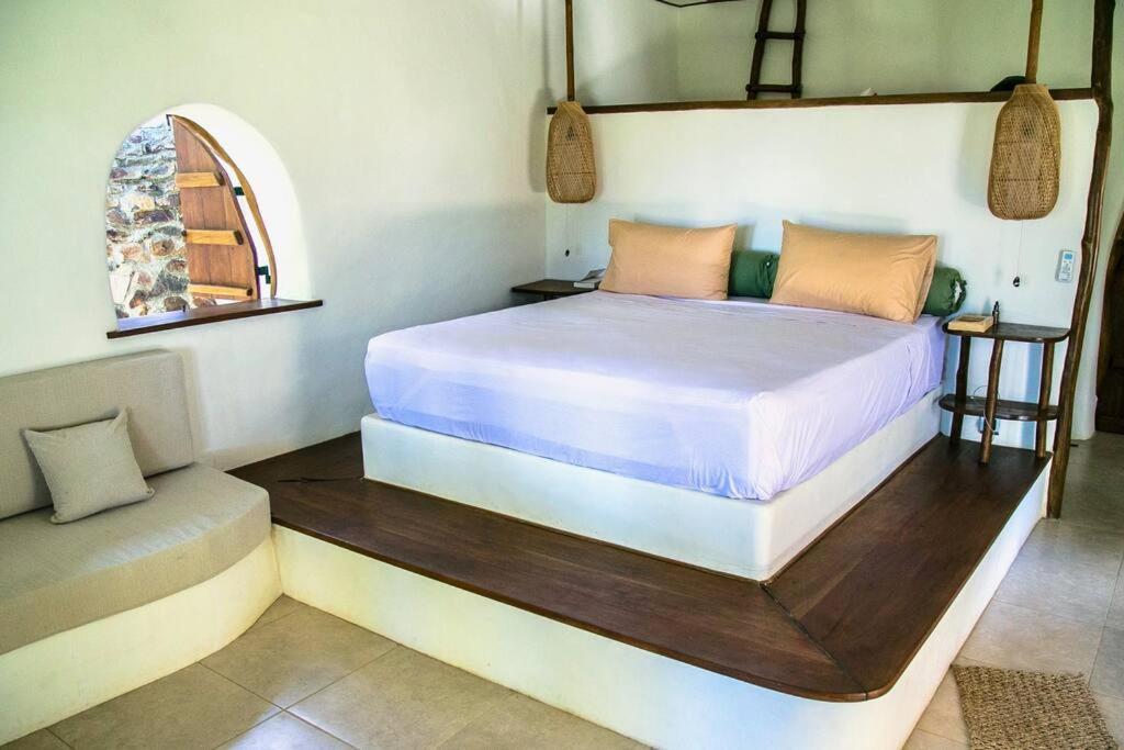 Beach-Front Sumbawa Surf House Lemonga Esterno foto