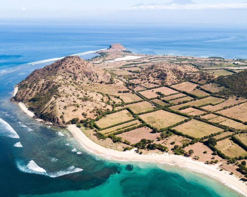 Beach-Front Sumbawa Surf House Lemonga Esterno foto
