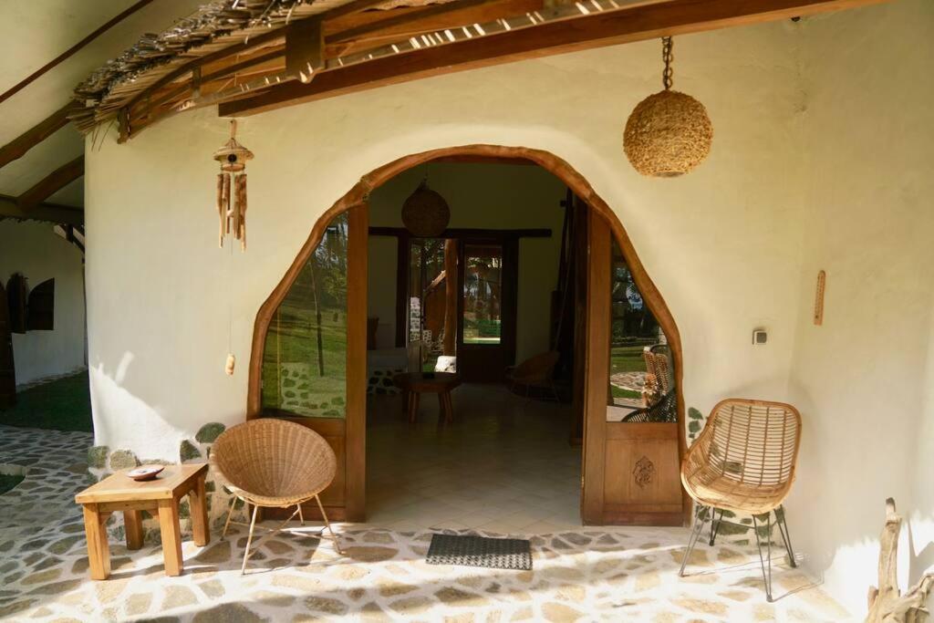 Beach-Front Sumbawa Surf House Lemonga Esterno foto