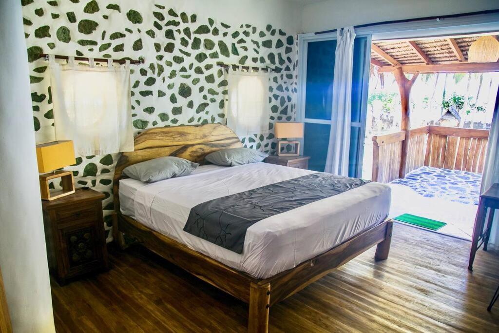 Beach-Front Sumbawa Surf House Lemonga Esterno foto