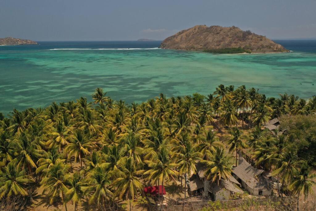 Beach-Front Sumbawa Surf House Lemonga Esterno foto