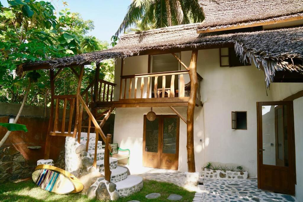 Beach-Front Sumbawa Surf House Lemonga Esterno foto