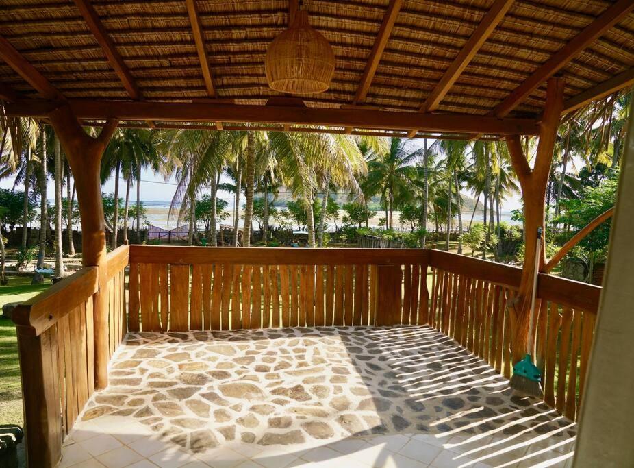 Beach-Front Sumbawa Surf House Lemonga Esterno foto